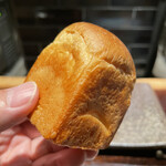 YAKITORI 燃 es - 焼きたてにて未だ熱々、
      パンも自家製の焼き鳥屋は
      恐らくここだけですね