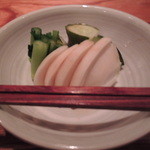 とり喜 - お通しの浅漬け　値段不明