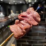 YAKITORI 燃 es - 敢えて雄のハツを提供です
      焼鳥と言えば全体を通して雌が
      主流なのですが、雄もコチラの手に
      掛かれば雌以上の旨味が引き出されます！