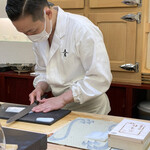 兄弟寿し - 烏賊を斬る