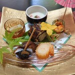 和 Asuka - 八寸      ジャガイモのスープ、バジル・トマト入り
                        ずいき、海老のすり身パン巻き揚げ、ばい貝、
                        鰻寿司(鯖寿司)、さわがに唐揚げ、そら豆