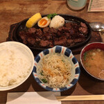 Tomiya - 「サービスステーキ定食」（1,250圓）。