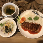 タイ料理 タァナムタイ - カオムーグローブランチ¥980