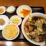 Kaika - しいたけと豚肉刀削麺＋ゴマ団＋チャーハン 760円