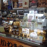 いわまの栗や 小田喜商店 - ちんれつ棚