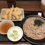 揚げたて天ぷら家 produced by 武蔵野 - 上天麩羅と大盛ざる蕎麦税込560円(^-^)