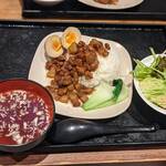 初代 田中餃子 - 台湾名物！ルーロー飯でございます