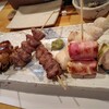 Kushiyaki Kume Hachi - 焼き手のお任せ七串1210円
                店構えや職人さんの出で立ちから美味しいの出てくるのは想定してましたが、このレベルの焼鳥が出て来たことには正直驚きました！