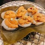 こなす - 帆立と雲丹の炭火焼き