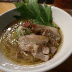 麺劇場 玄瑛 - 潮薫醤油ラーメン(900円)