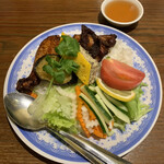 ベトナム料理コムゴン - コムガー　930円