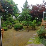 手打ちそば まる  - 中庭