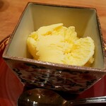 茜坂大沼 - 「パッションフルーツのアイスクリーム」アイスクリームマシーンを買ったばかりと嬉しそうに仰る。さっぱり良い香りで美味しい。