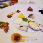 RESTAURANT VITRA NAGOYA - チーズを綺麗に盛り付けてくれます(^^)