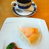 Takaozan Kafe Bunanoki - ■チーズスフレ
                ■ホットコーヒー