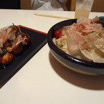 味勢 - 大根サラダとたこ焼き