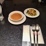 サライ - トルコ風ハンバーグランチ（キョフテ）990円、スープとサラダ