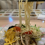 上海菜館 - 冷やし中華　コシが強い中太麺