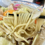 丸幸ラーメンセンター - 白身が絡んで美味しいよ