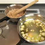 モイベーカリー - 早速、Spaghettini alla pescatora (漁師風スパゲッティ) を作って、カトラリーの違いによる味を確認する