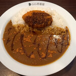 カレーハウス CoCo壱番屋 - ポークカレー（ライス500g）＆大豆ミートのメンチカツ。とび辛スパイスをガッパリ振りかけて～ウスターソースをかけていただきま～す♪