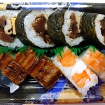 鮨 安さん - 巻き寿司と箱寿司の盛り合わせ1000円！カバンの中でちょびっと寄ってしまった……。