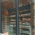 ESPRIT de TAILLEVENT - ワインセラー　お店の側面