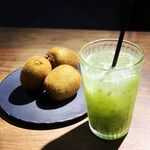 Cafe&LiveBar BRAN - キウイのフレッシュカクテルジュース