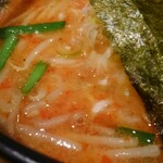 会津ラーメン 和 - 赤系のスープ