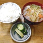 とんかつ とんき - 味噌汁・ご飯・漬物
