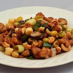 Spicy stir-fried chicken and nuts