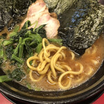 豚骨醤油ラーメン 王道家 柏店 - 麵はこんな感じ