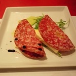 伊太利亜台所 - サラミとスモークチーズ