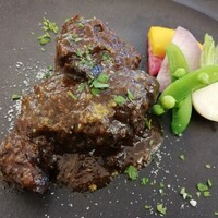 ヴィア トスカネッラ - トスカーナ伝統　牛ホホ肉の赤ワイン煮込み