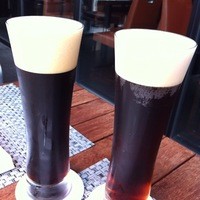 R restaurant & bar - ハーフ＆ハーフ800円と黒ビール800円