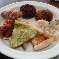 リラッサ - いろんな洋食（写し方が下手ですが…）