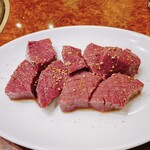 焼肉 スタミナ苑 - 新鮮ハツ刺し
      厚切りカット胡麻塩タレ