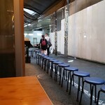 月島もんじゃ くうや 渋谷 - 換気良くて、テラス席の様です。