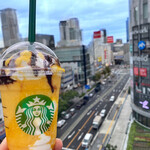 STARBUCKS COFFEE - 右手に見えるのは｢ヨドバシカメラ梅田 リンクス｣