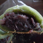 ミズキ菓子店 - 草餅断面