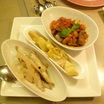 カポナータ、アーティチョークの料理、ワカサギのフリットマリネ