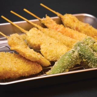 We recommend the fresh sashimi and the crispy kushikatsu♪