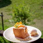 カフェ・スコーラ - 季節のフルーツを使用したシフォンサンド