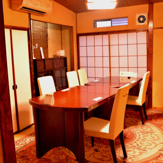 On the second floor, there is a Japanese-style room where you can enjoy a relaxing meal.