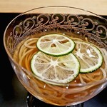 茜坂大沼 - 「酢橘蕎麦」これ、ヤバイ美味しさです。酢橘も柔らかくそのまま頂けます。どうしたらダブルで頂けるか・・・。