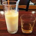 ヘブン - 料金内にプラスして￥２９９で、ウイスキーを１ショット頂いて、ウイスキーラッシーで飲んだら旨い！