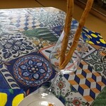 はるびぃ農園 - グリッシーニ。ハーブとオリーブオイルの香りたっぷり(≧∀≦)
      ホカッチャも手作り！！おかわり持ってきてくれます(^O^)