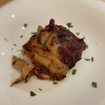 アドゥエパッシ - メランザーナ・パルミジャーノ（ナスとモッツァレラのオーブン焼き）
      ナスの繊維が舌で解ける良い火入れ。