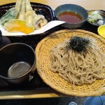 Teuchi Soba Kakitsubata - 私の、ざる天盛り1400円税込です