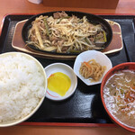 半田屋 - ガーリック牛バラ焼き定食（ライス大盛りサービス）780円